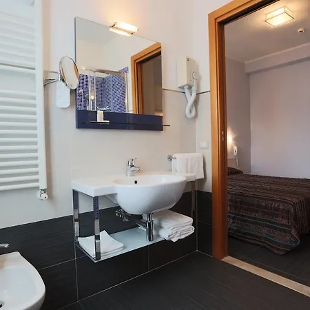 Hotell Caribia Pinarella 3*
