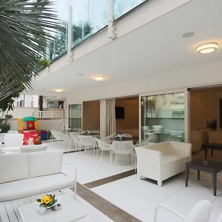 Caribia Pinarella מלון