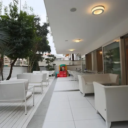 Hotell Caribia Pinarella 3*