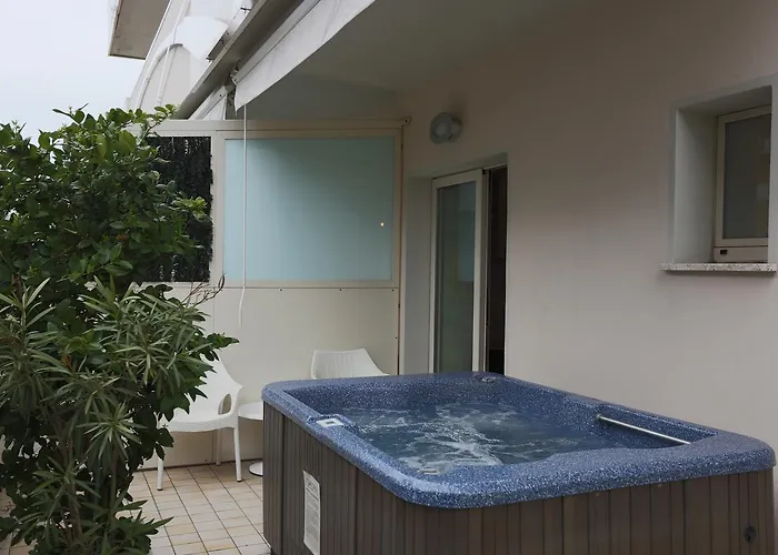 Caribia Pinarella فندق تّشيرفييا